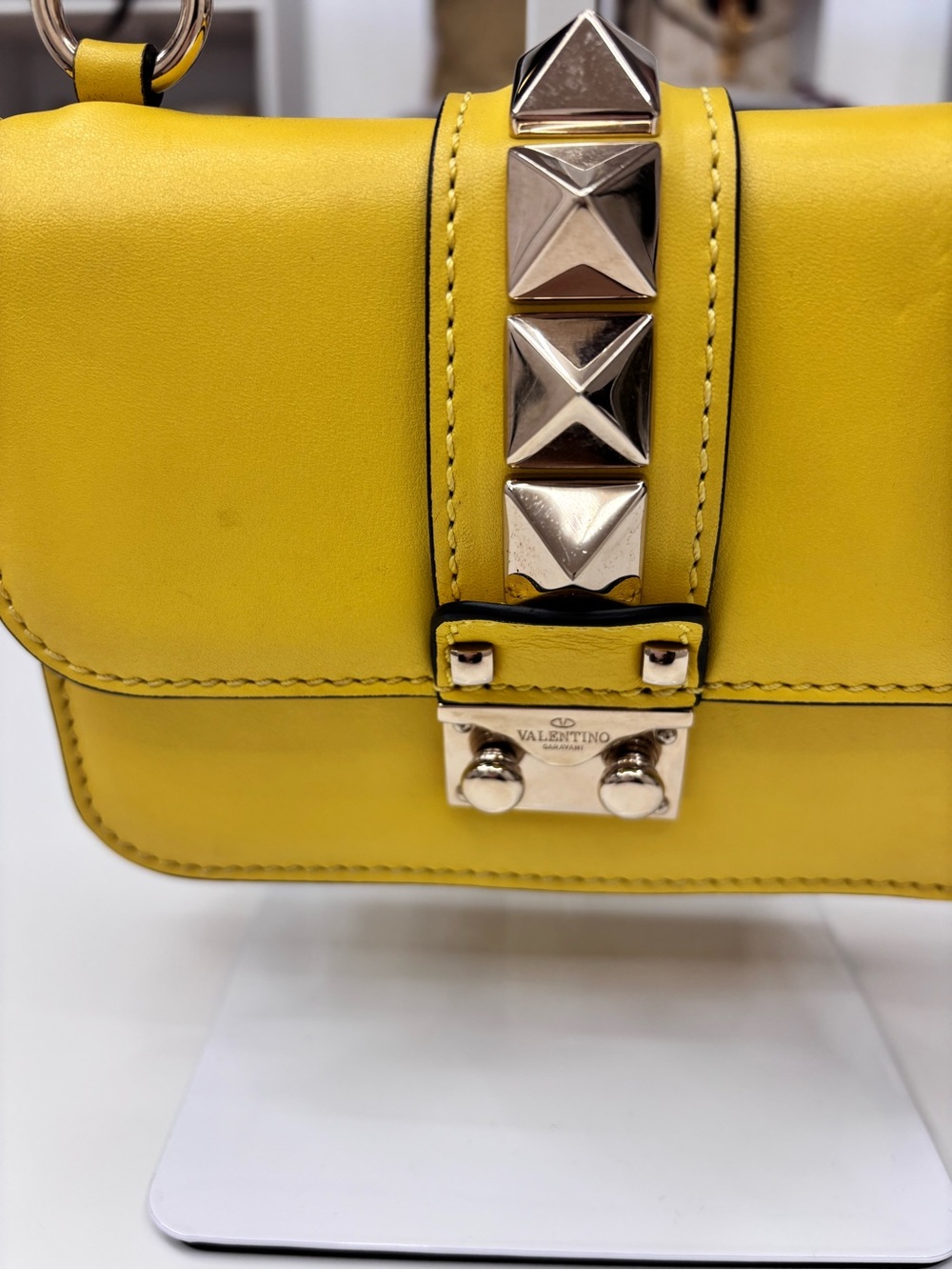 Valentino Garavani Glam Lock Leather Handbag - Picture 2 of 7